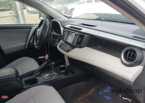 2017 Toyota Rav4 Xle z USA, uszkodzony, nr VIN JTMRFREV7HD199244